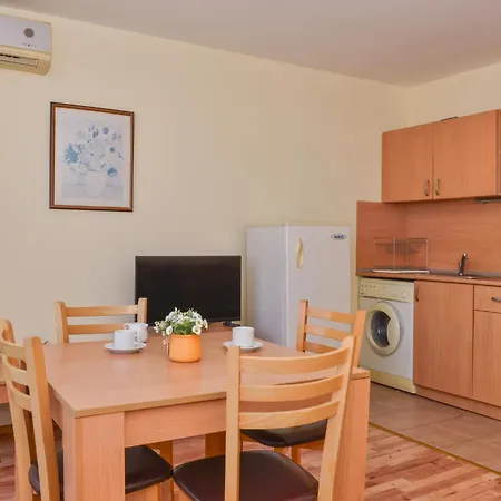 Deluxe In Crown And Imperial Apartment