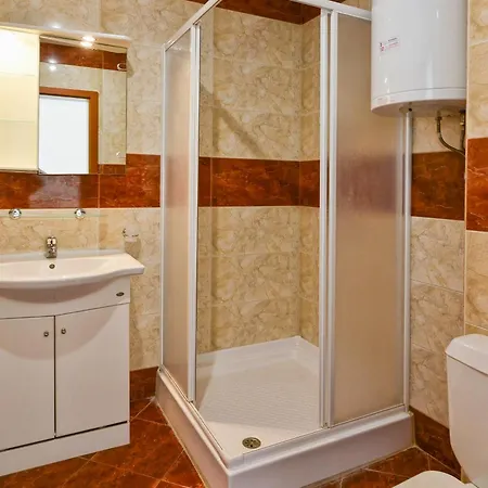 Deluxe In Crown And Imperial 부르가스