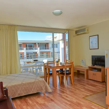 Deluxe In Crown And Imperial Apartment