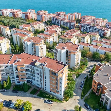 Deluxe In Crown And Imperial Apartment Burgas City